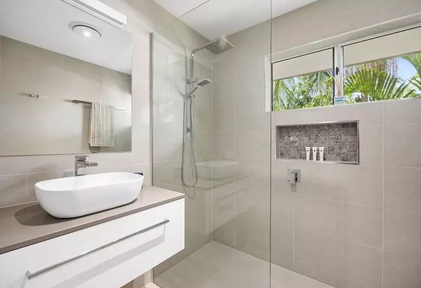 Noosa Outrigger Beach Resort