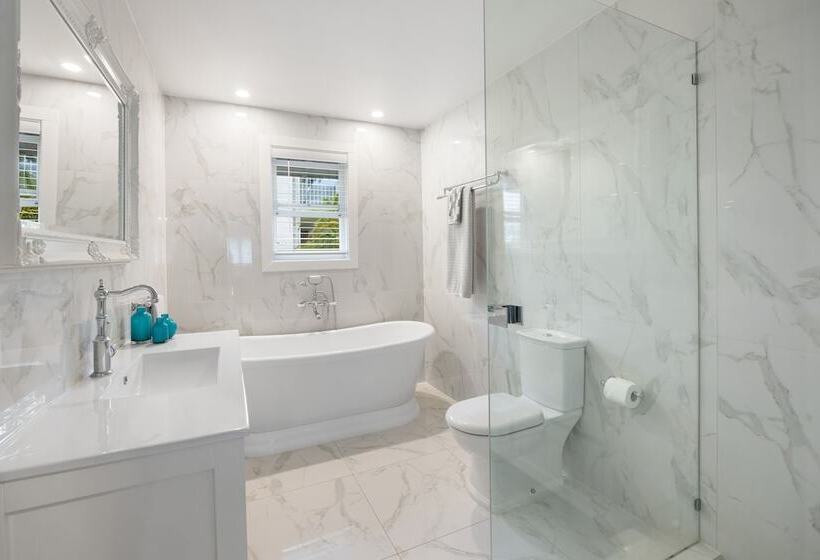 Noosa Outrigger Beach Resort