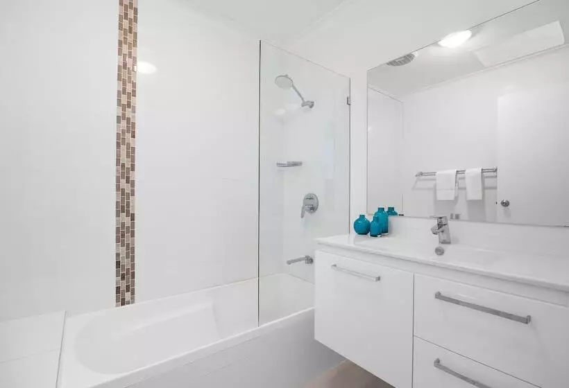 Noosa Outrigger Beach Resort