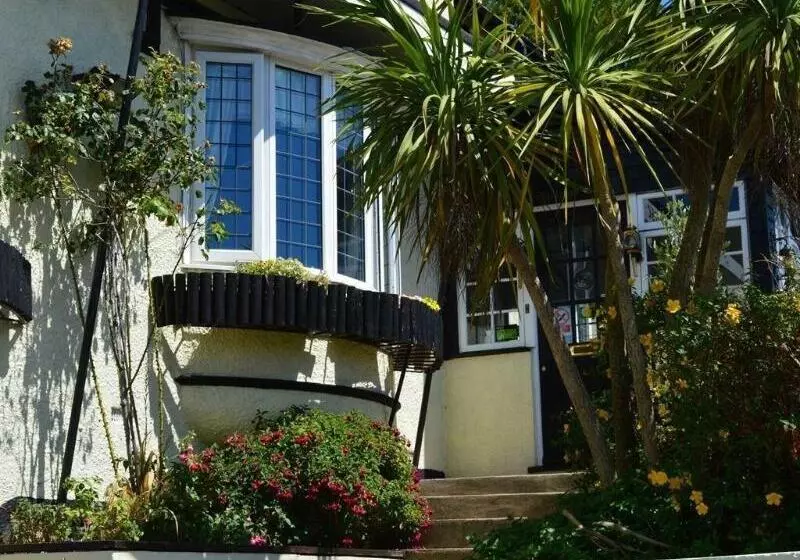 ペンション Burleigh House , A Cosy Retreat In Agatha Christie S Hometown