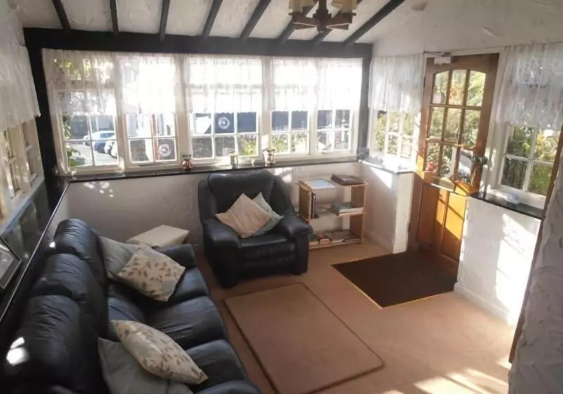 ペンション Burleigh House , A Cosy Retreat In Agatha Christie S Hometown