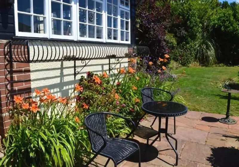 ペンション Burleigh House , A Cosy Retreat In Agatha Christie S Hometown