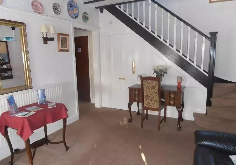 ペンション Burleigh House , A Cosy Retreat In Agatha Christie S Hometown