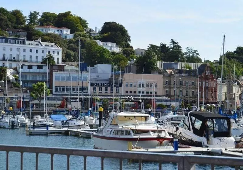 ペンション Burleigh House , A Cosy Retreat In Agatha Christie S Hometown