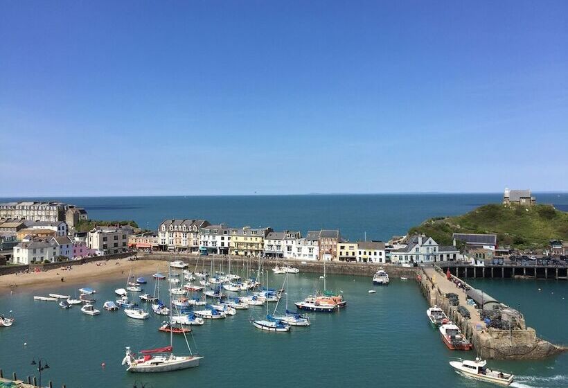 פנסיון Epchris House