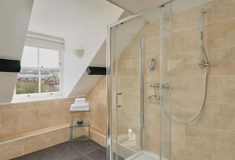 Pensiune Epchris House