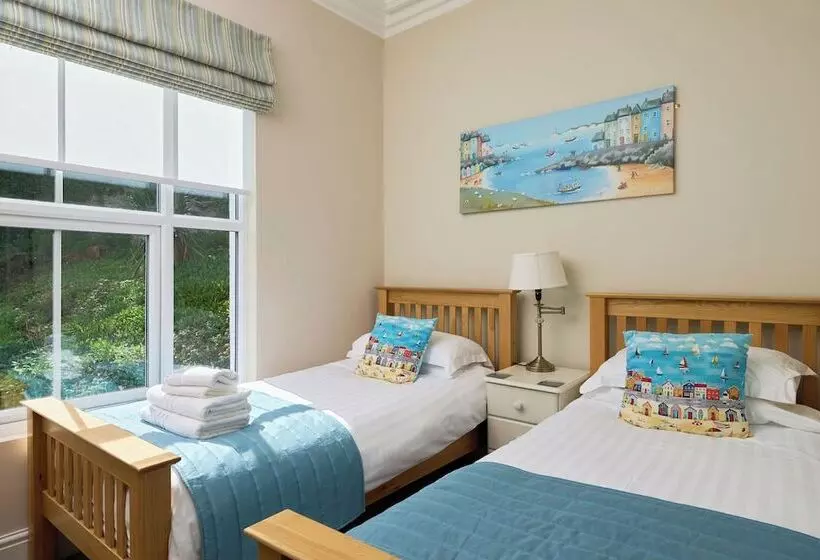 Pensiune Epchris House