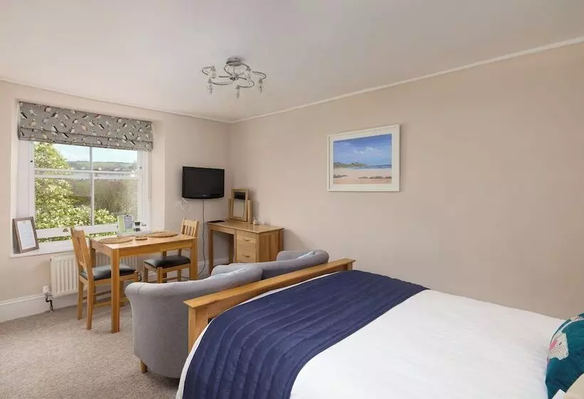 Pensiune Epchris House