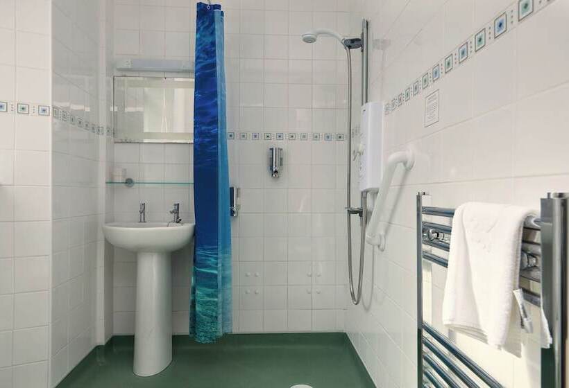 פנסיון Epchris House