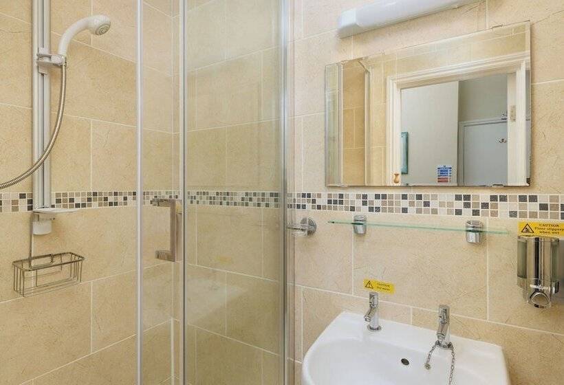 פנסיון Epchris House