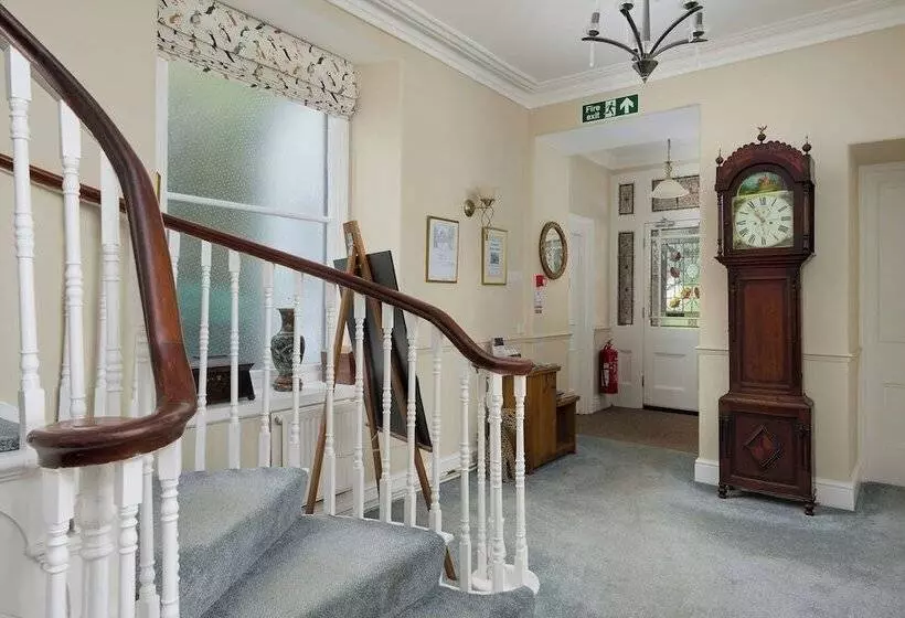 Pensiune Epchris House