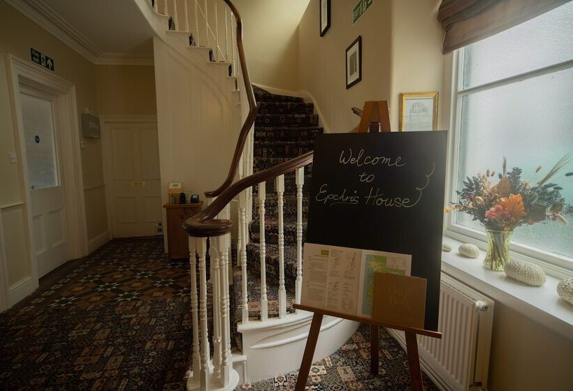 פנסיון Epchris House