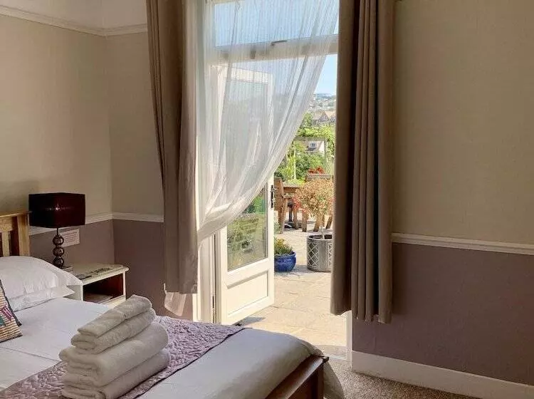 Pensiune Epchris House