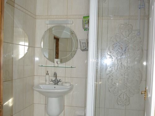 膳宿费 Limpert Bay Guest House