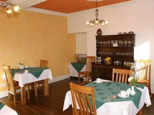 Пансион Throapham House