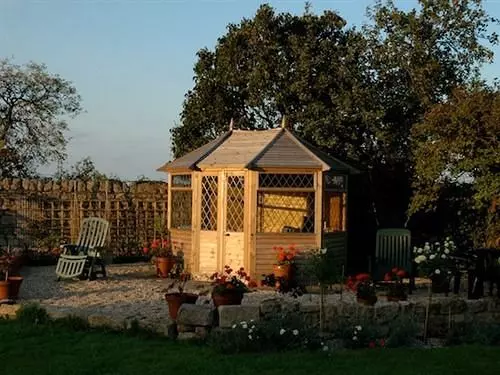 Пансион Throapham House