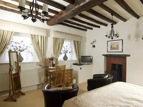 Пансион Throapham House