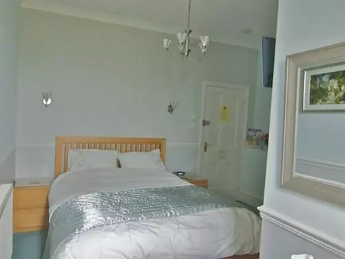 Пансион Throapham House