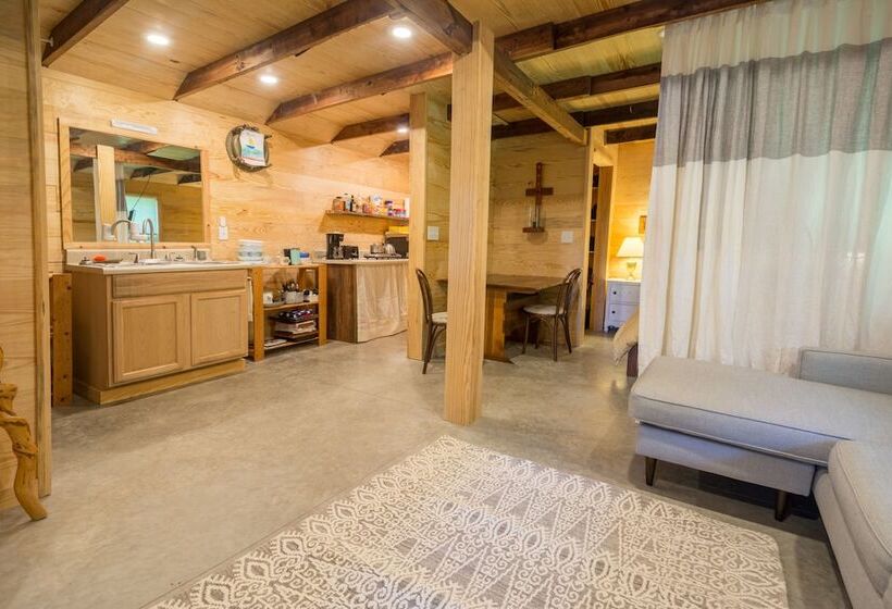 The Dailey Renewal Retreat B & B