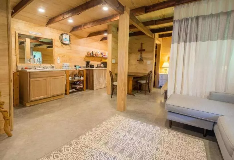 The Dailey Renewal Retreat B & B