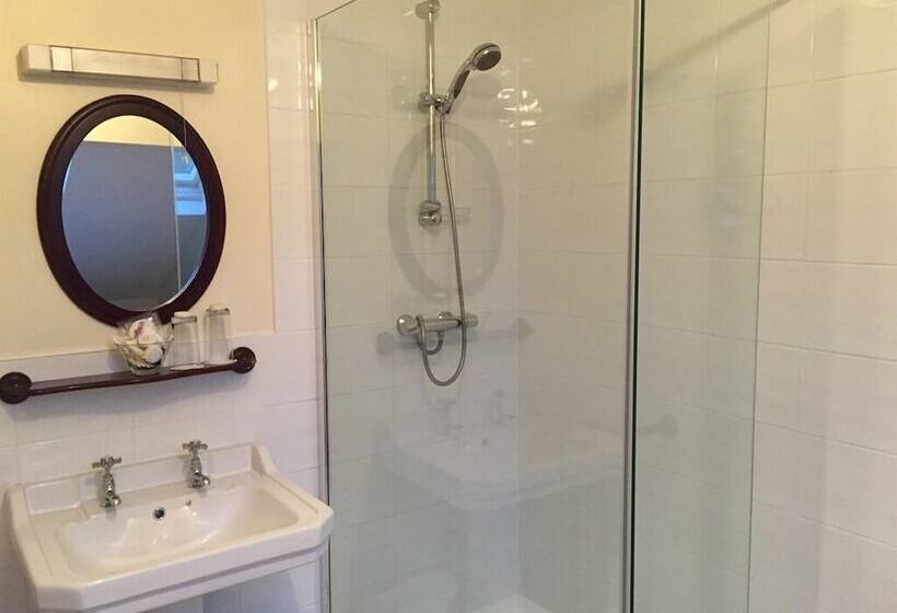 The Waltzing Weasel B&b