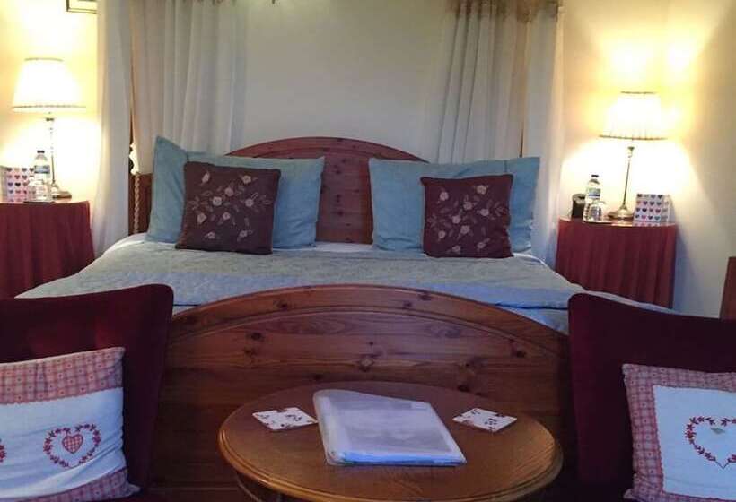 The Waltzing Weasel B&b