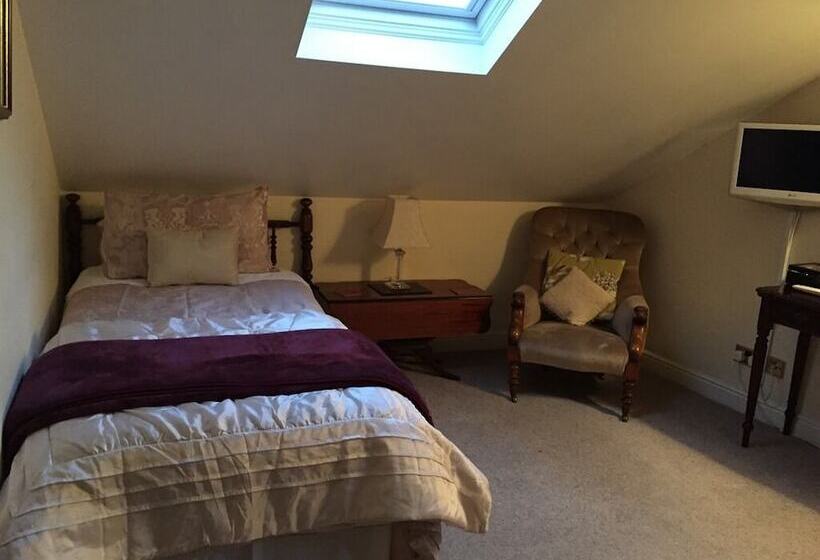 The Waltzing Weasel B&b