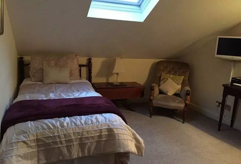 The Waltzing Weasel B&b