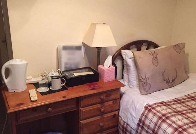 The Waltzing Weasel B&b