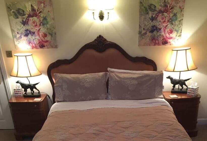 The Waltzing Weasel B&b