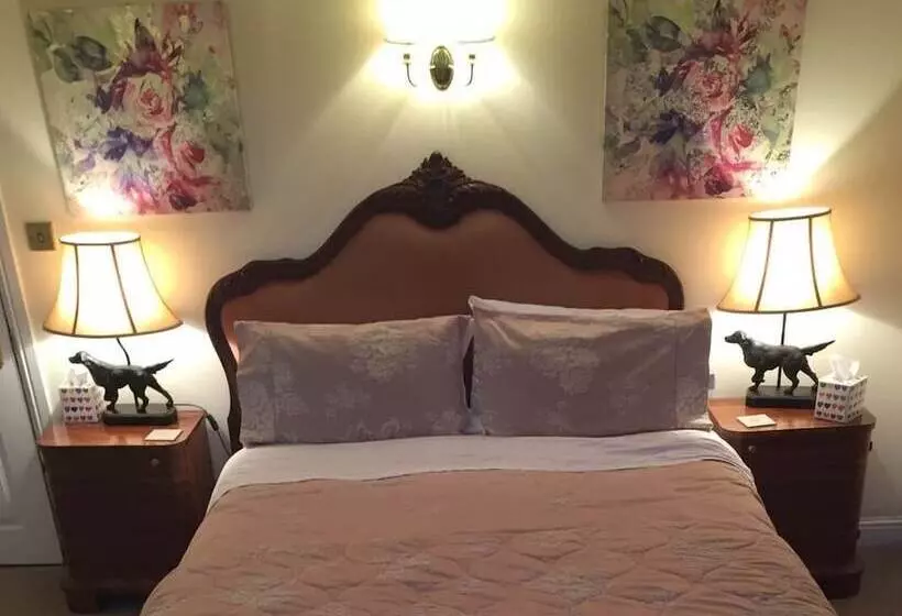 The Waltzing Weasel B&b