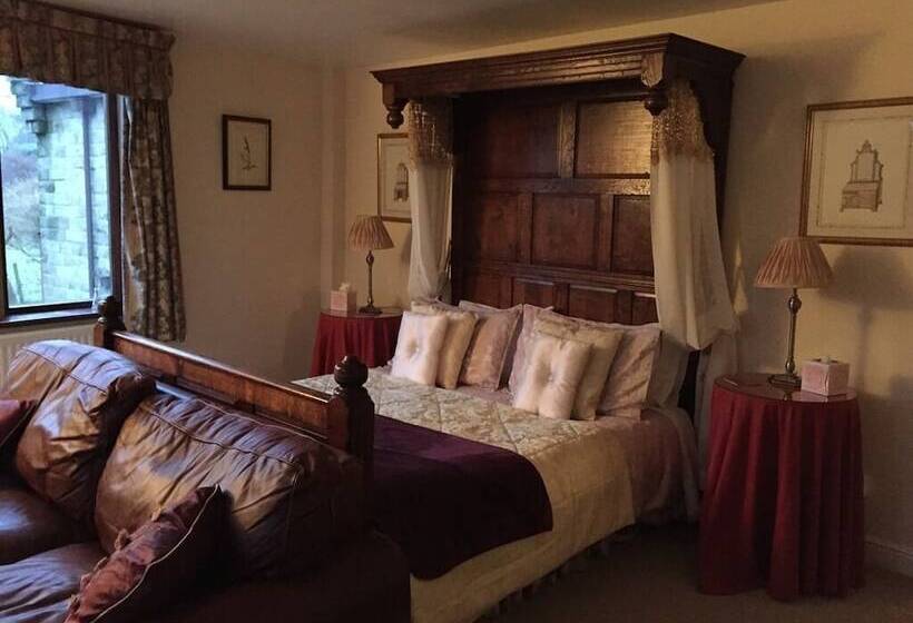 The Waltzing Weasel B&b