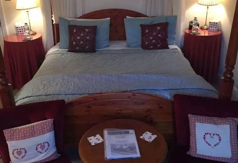 The Waltzing Weasel B&b