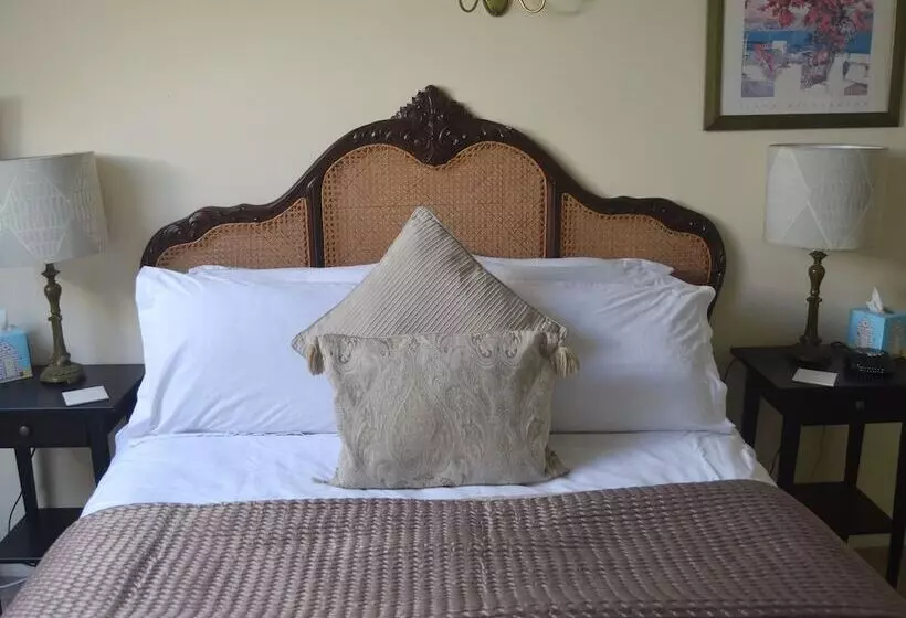 The Waltzing Weasel B&b