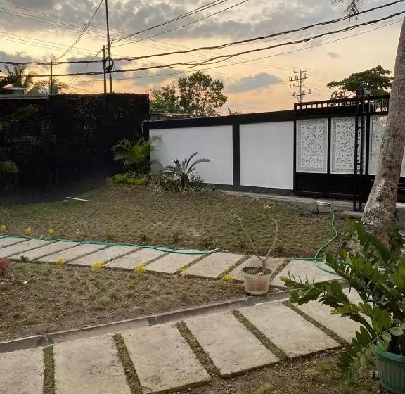 ユースホステル Linobi Homestay