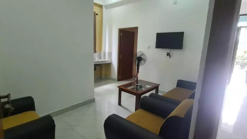 Ceylon Lodge   Airport Transit Hostel