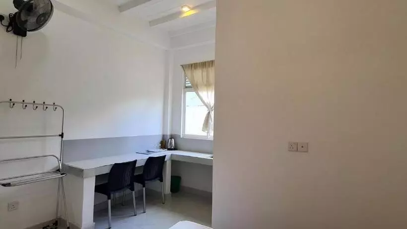 Ceylon Lodge   Airport Transit Hostel