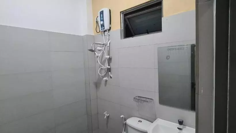 Ceylon Lodge   Airport Transit Hostel