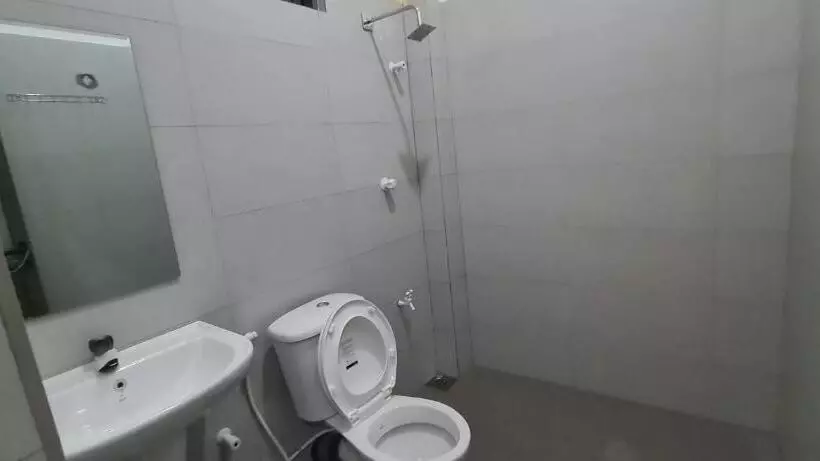 Ceylon Lodge   Airport Transit Hostel