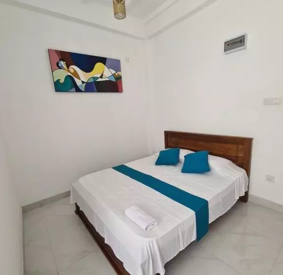 Ceylon Lodge   Airport Transit Hostel