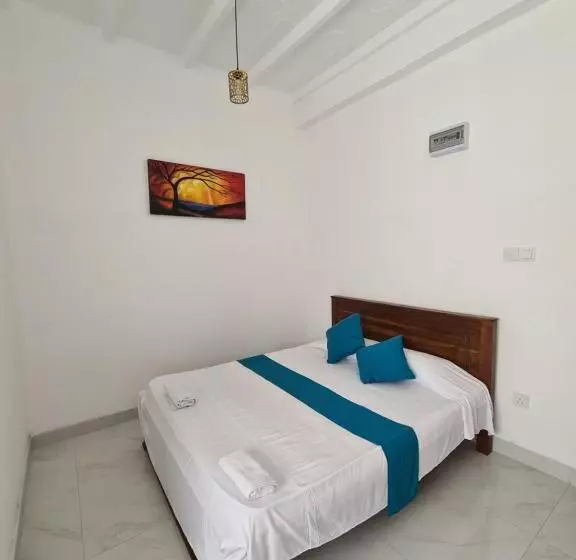 Ceylon Lodge   Airport Transit Hostel