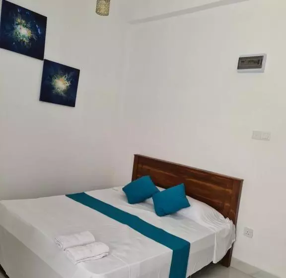 Ceylon Lodge   Airport Transit Hostel