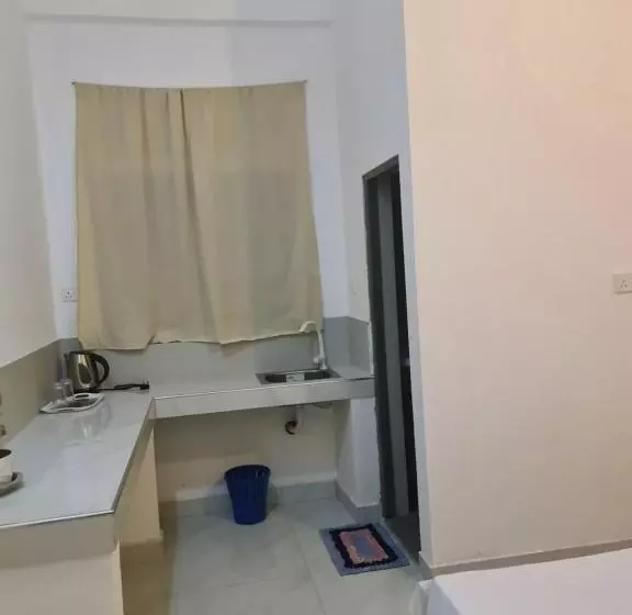 Ceylon Lodge   Airport Transit Hostel