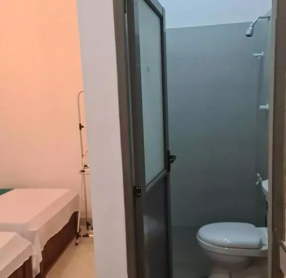 Ceylon Lodge   Airport Transit Hostel