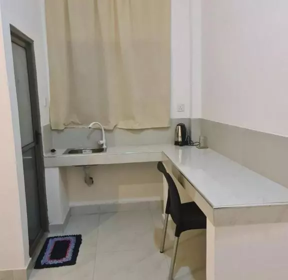 Ceylon Lodge   Airport Transit Hostel