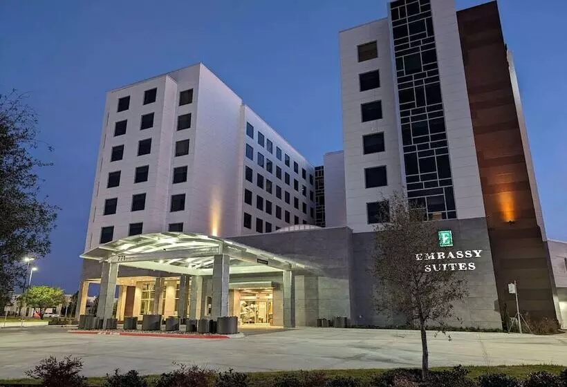 ホテル Embassy Suites By Hilton Irving Las Colinas