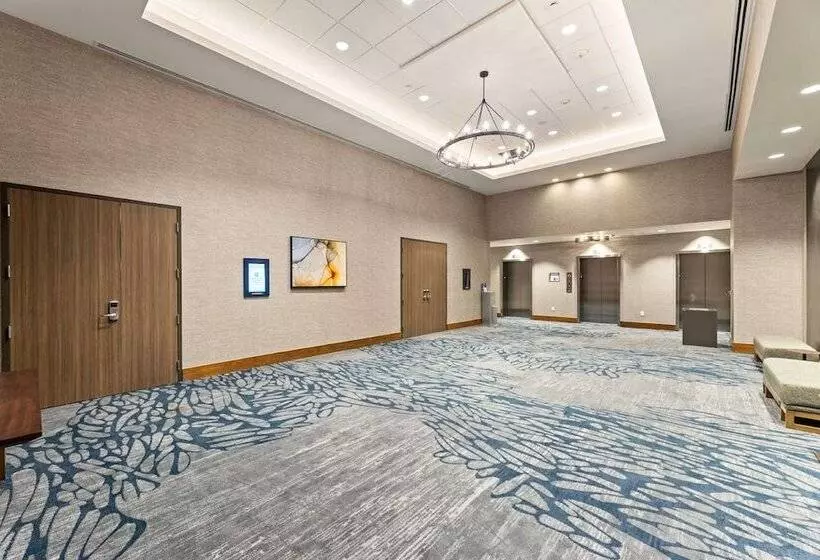 ホテル Embassy Suites By Hilton Irving Las Colinas
