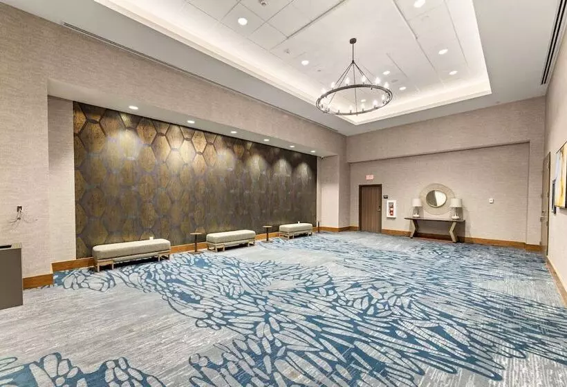 ホテル Embassy Suites By Hilton Irving Las Colinas