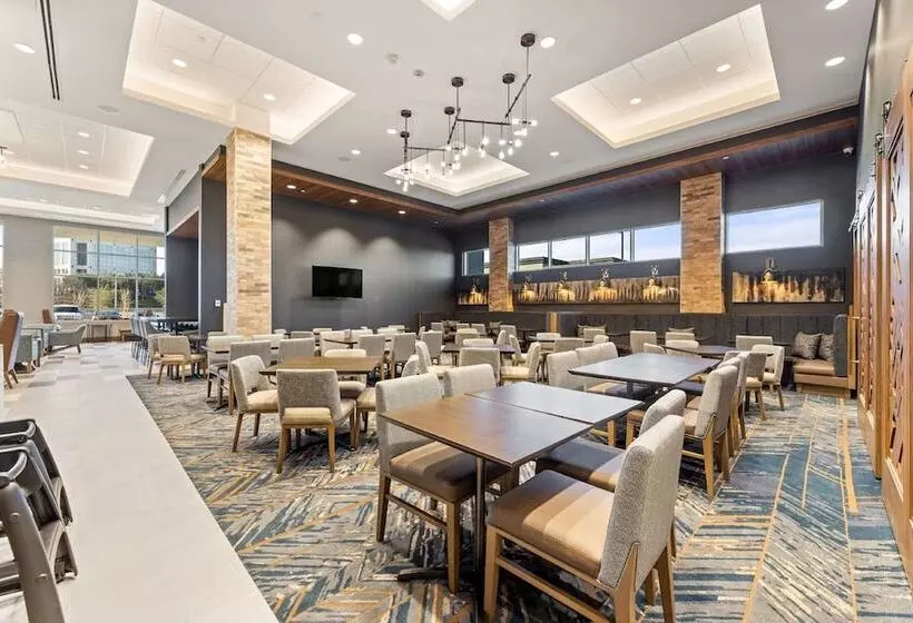 ホテル Embassy Suites By Hilton Irving Las Colinas