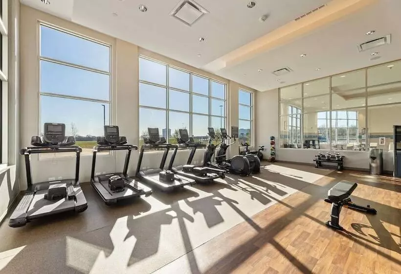 ホテル Embassy Suites By Hilton Irving Las Colinas